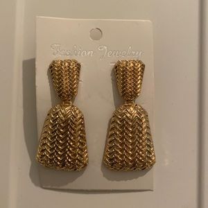 Gold fashion earrings